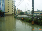 氾濫した安里川